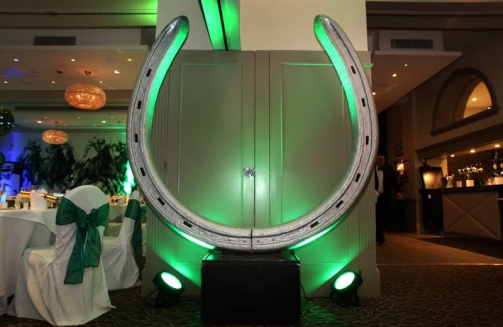 Giant horseshoe prop'